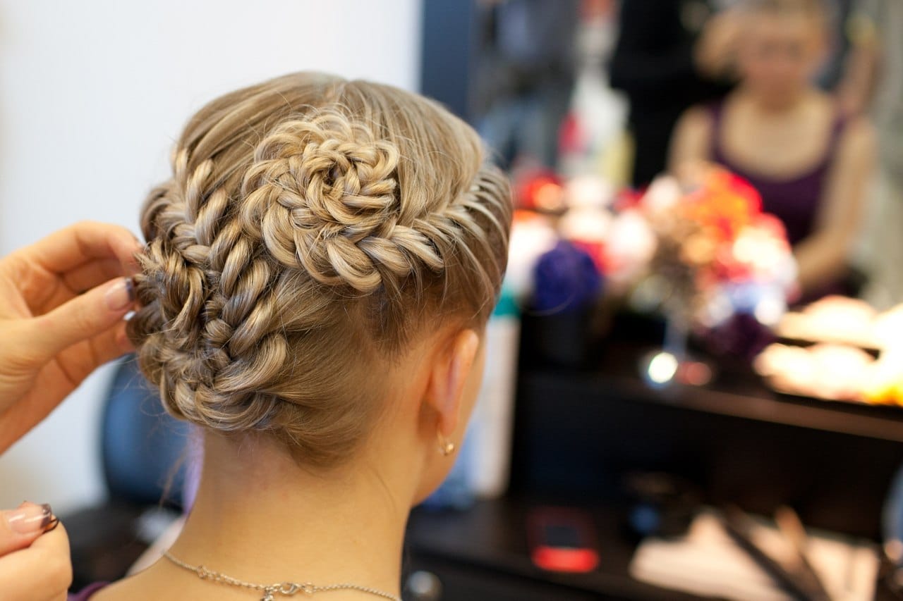 Уход за волосами: стрижка, окрашивание, наращивание волос в России